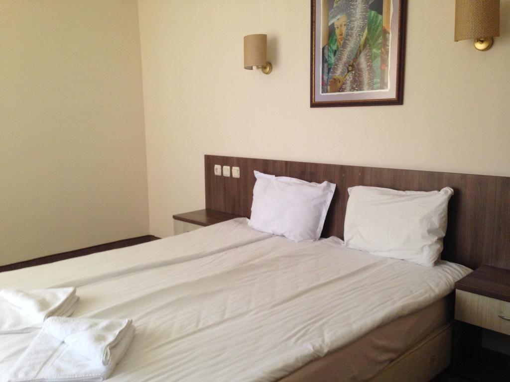 Hotel Laguna Lozenets Extérieur photo